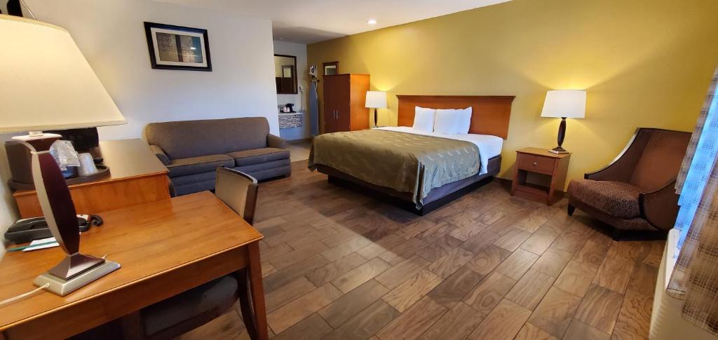 King Suite - Photo 1