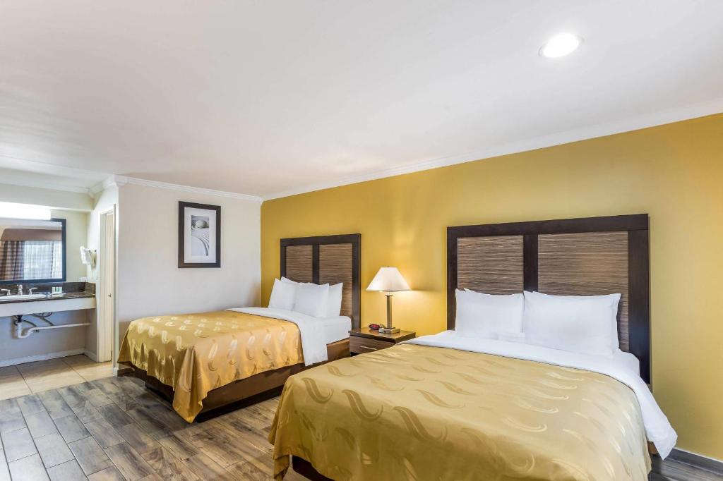 Spacious Double Queen - Photo 3